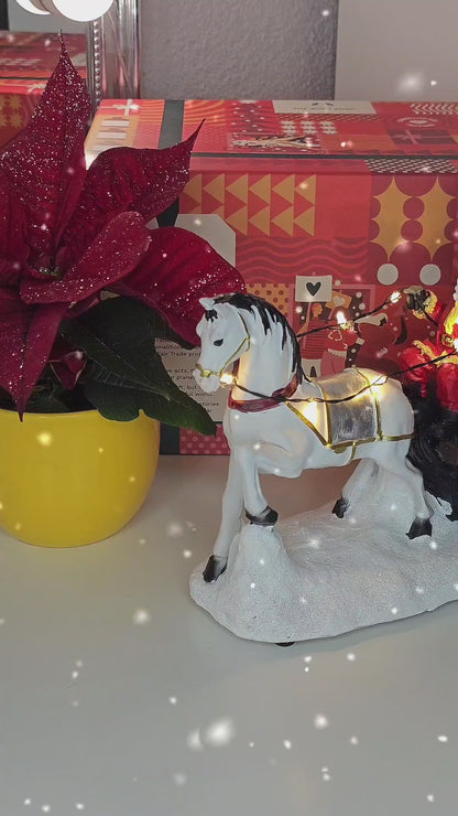 Kerstman met wit paard, wagen en rotatienotenkraker